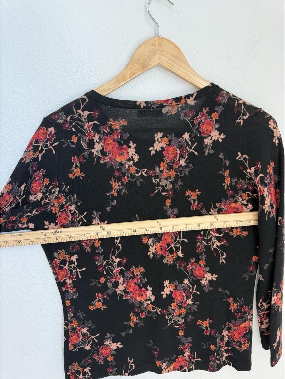 Garnet Hill 100% Merino Wool Floral Cardigan Sweater Women’s Small Black Spring - Picture 5 of 6